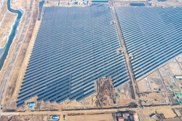 全球足跡 | 鹽堿地上的“經(jīng)濟秘鑰”！陽光能源首個鹽光互補供貨項目